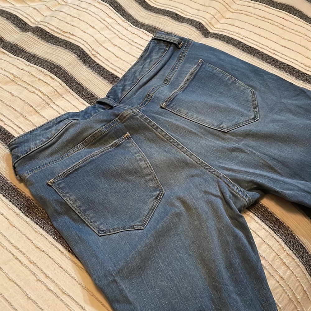 Distressed Jeans - Picture 5 of 9